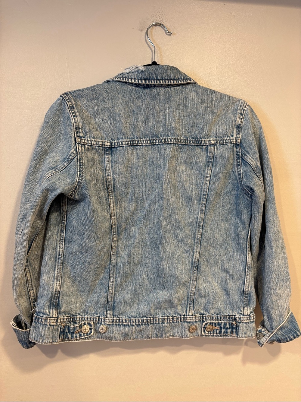 Old Navy Distressed Denim Jacket Light Wash Everyday Casual Women's Small - Picture 4 of 7